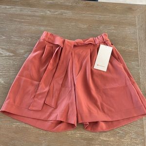 Noir Short 5.5. Lululemon. Size 10.